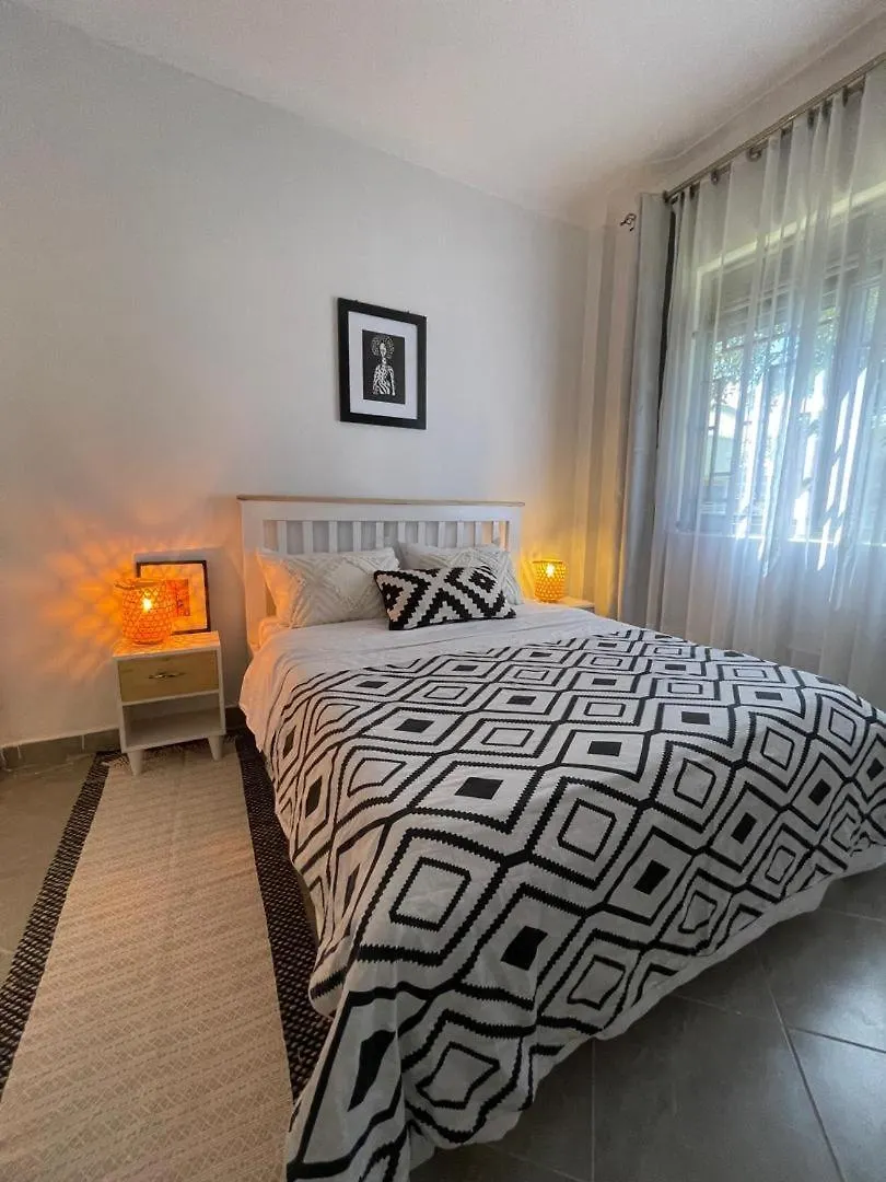 Pops Art Condo Kampala 0*,